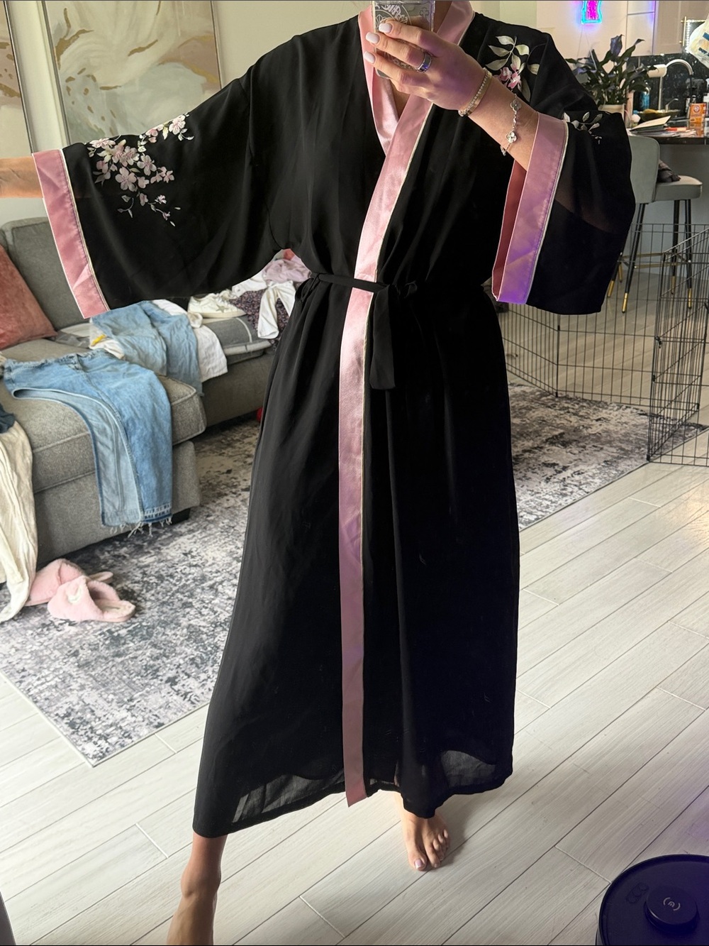 Oscar dela Renta pinka label SET !Black Floral Satin-Trim Robe with Pink Accents